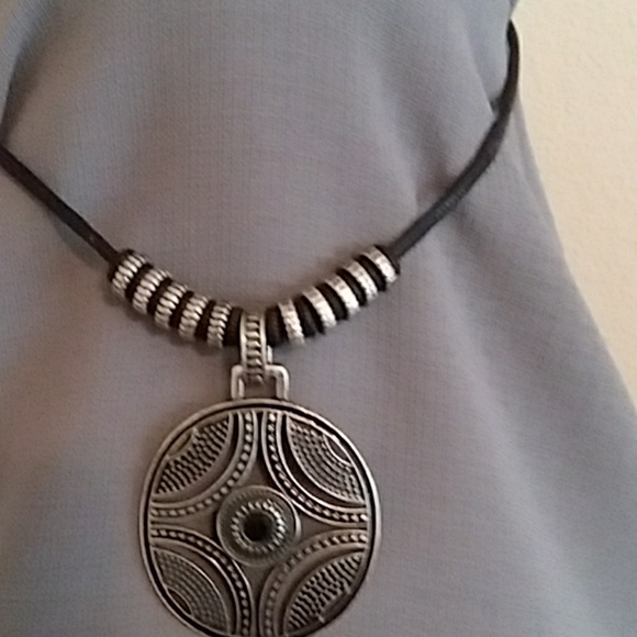 Necklace and matching earrings - Picture 2 of 6